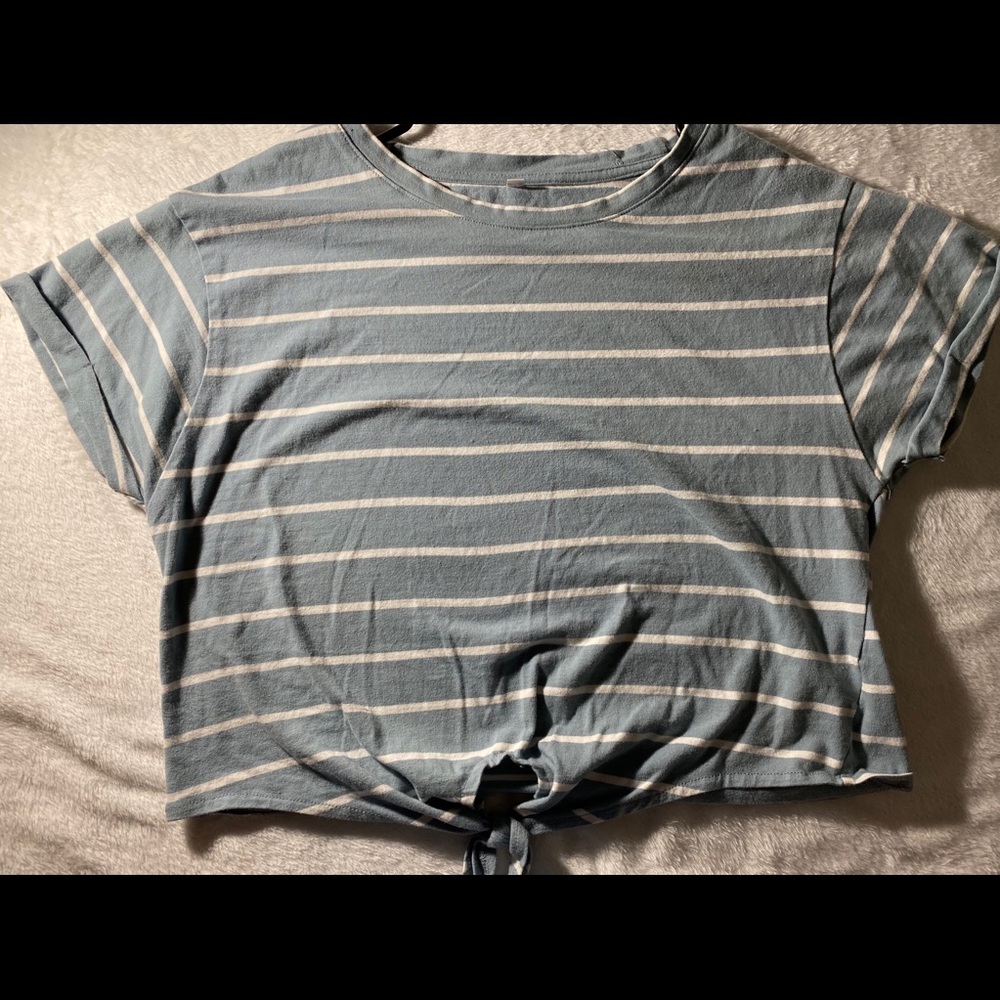 Blue and white stripes cropped shirt